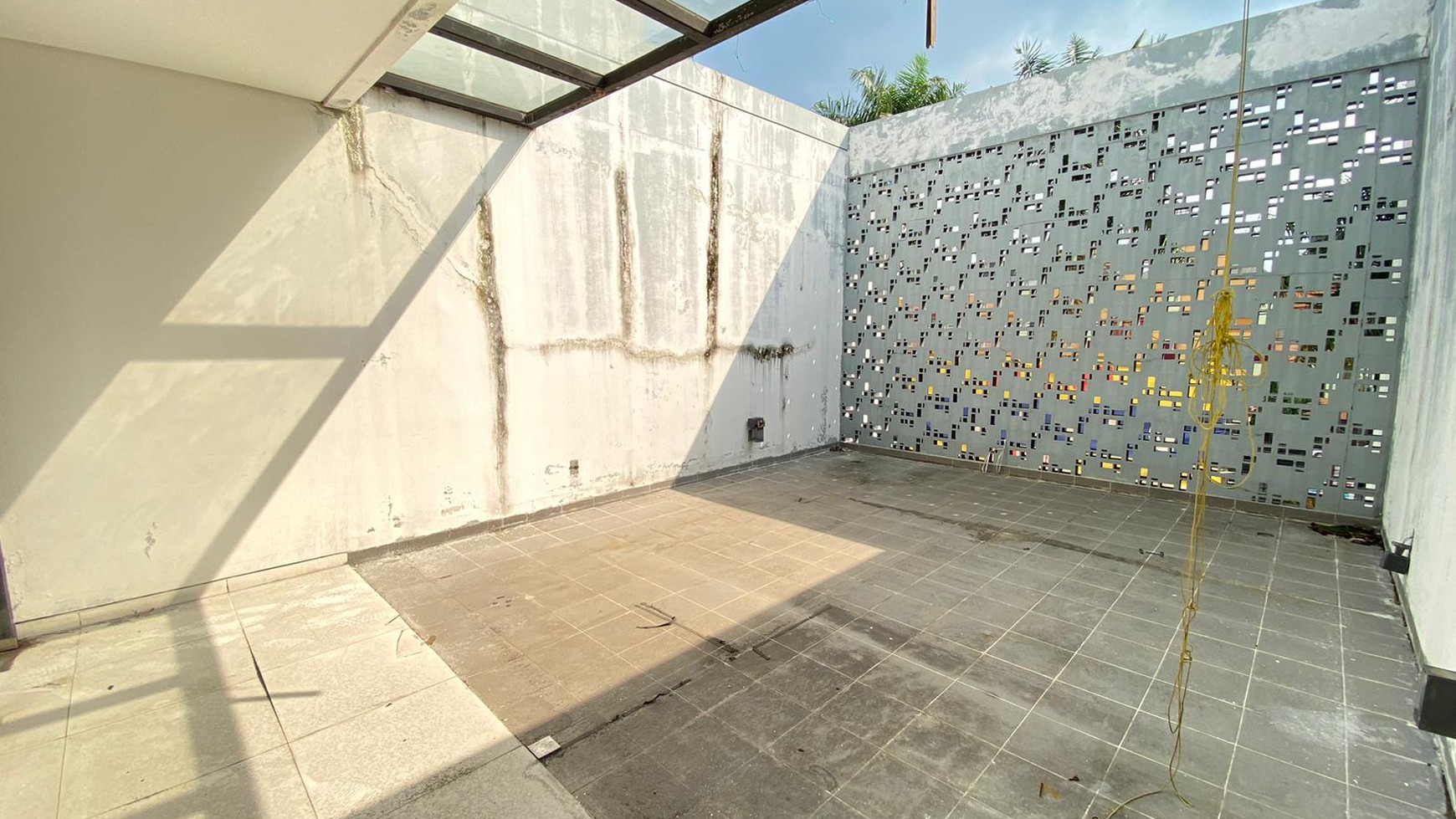 Ruko 3 Lantai Siap Pakai di Cinere Lokasi Strategis Dekat RS & Mall