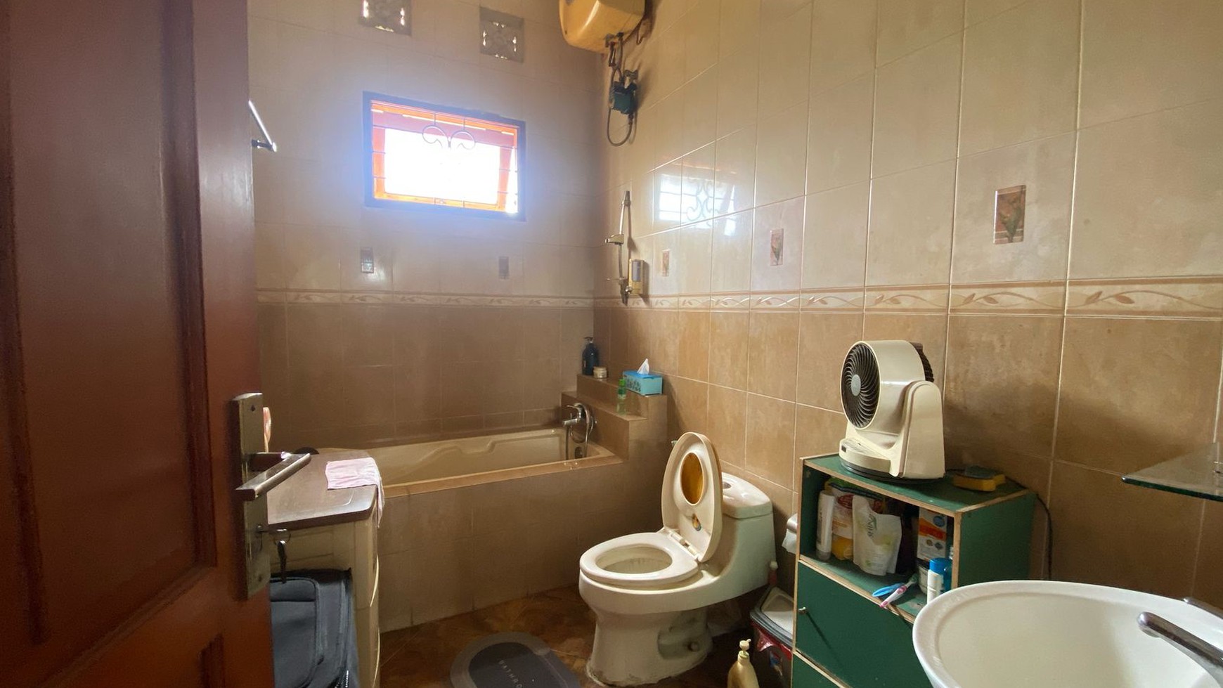 RUMAH ASRI 1 LANTAI DENGAN TANAH LUAS DI JATISARI