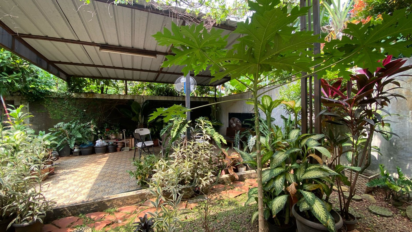 RUMAH ASRI 1 LANTAI DENGAN TANAH LUAS DI JATISARI