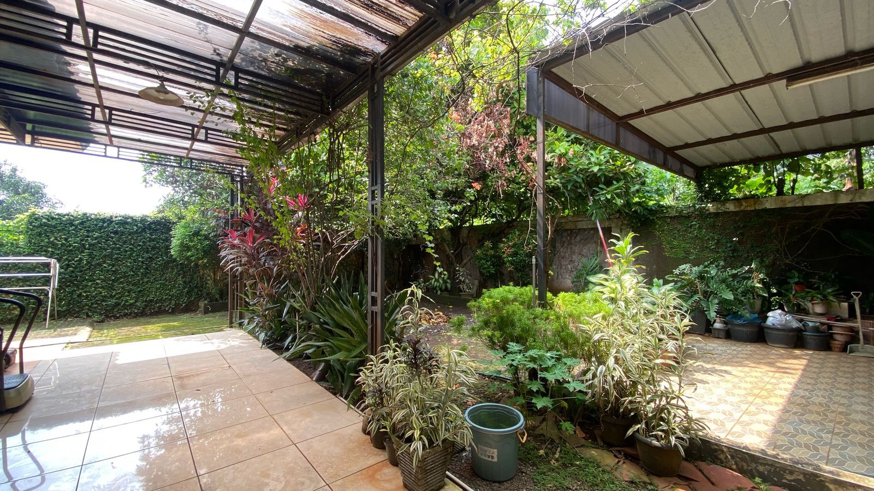 RUMAH ASRI 1 LANTAI DENGAN TANAH LUAS DI JATISARI