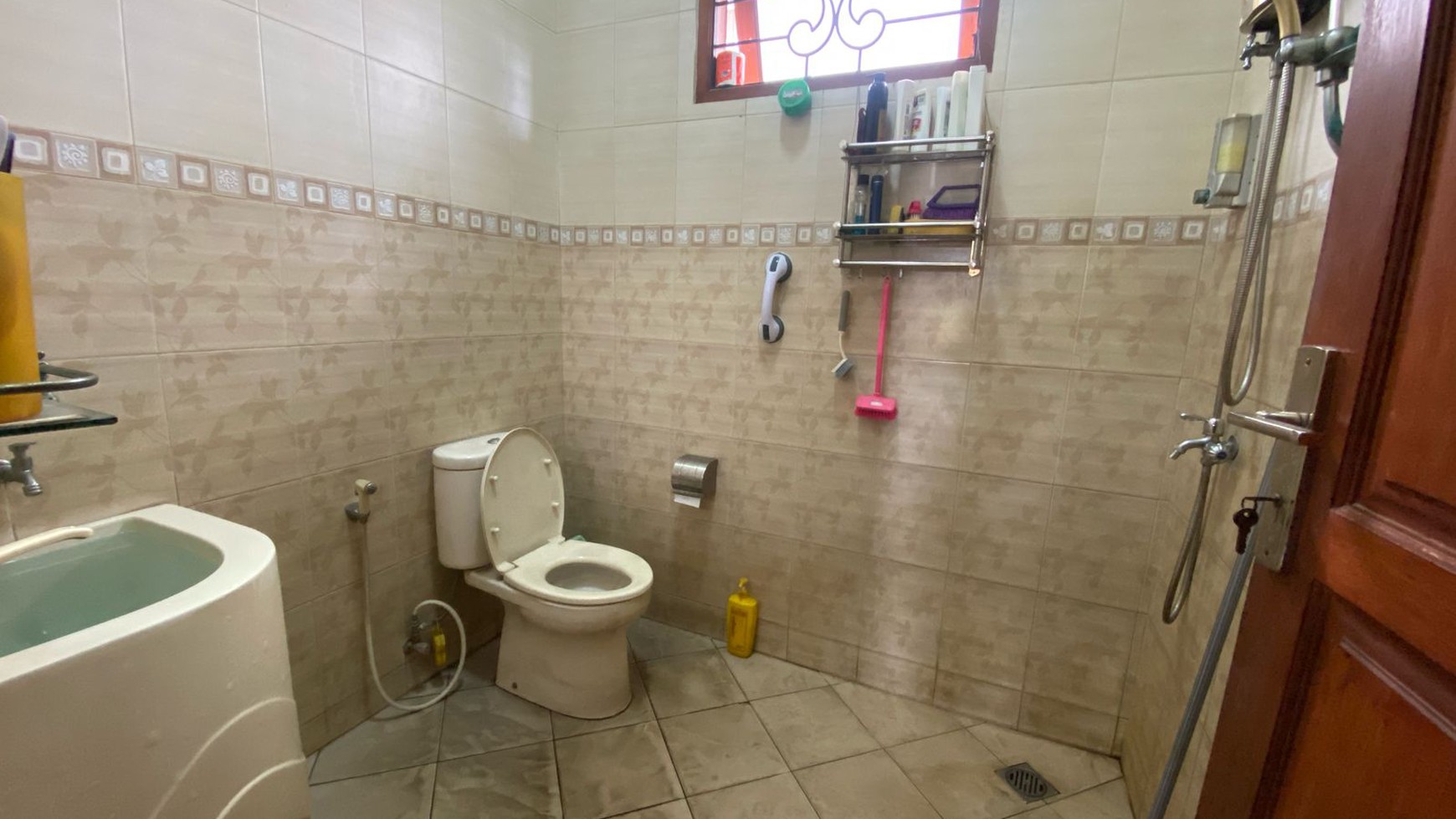 RUMAH ASRI 1 LANTAI DENGAN TANAH LUAS DI JATISARI