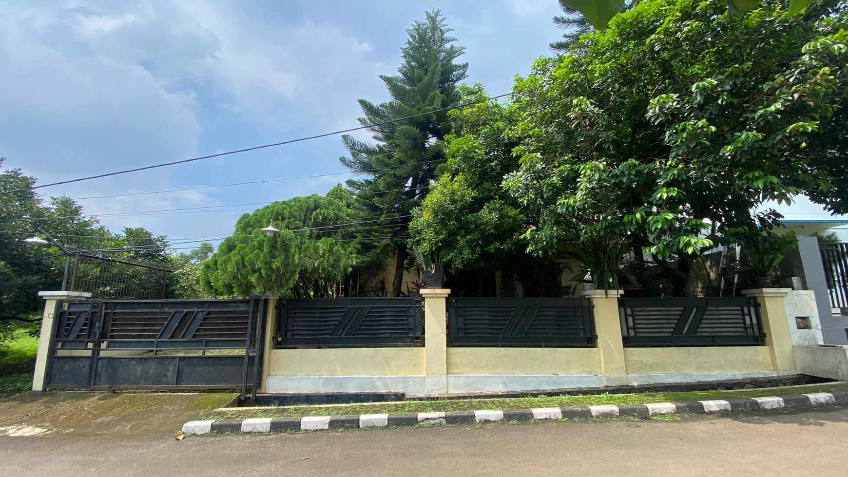 RUMAH ASRI 1 LANTAI DENGAN TANAH LUAS DI JATISARI