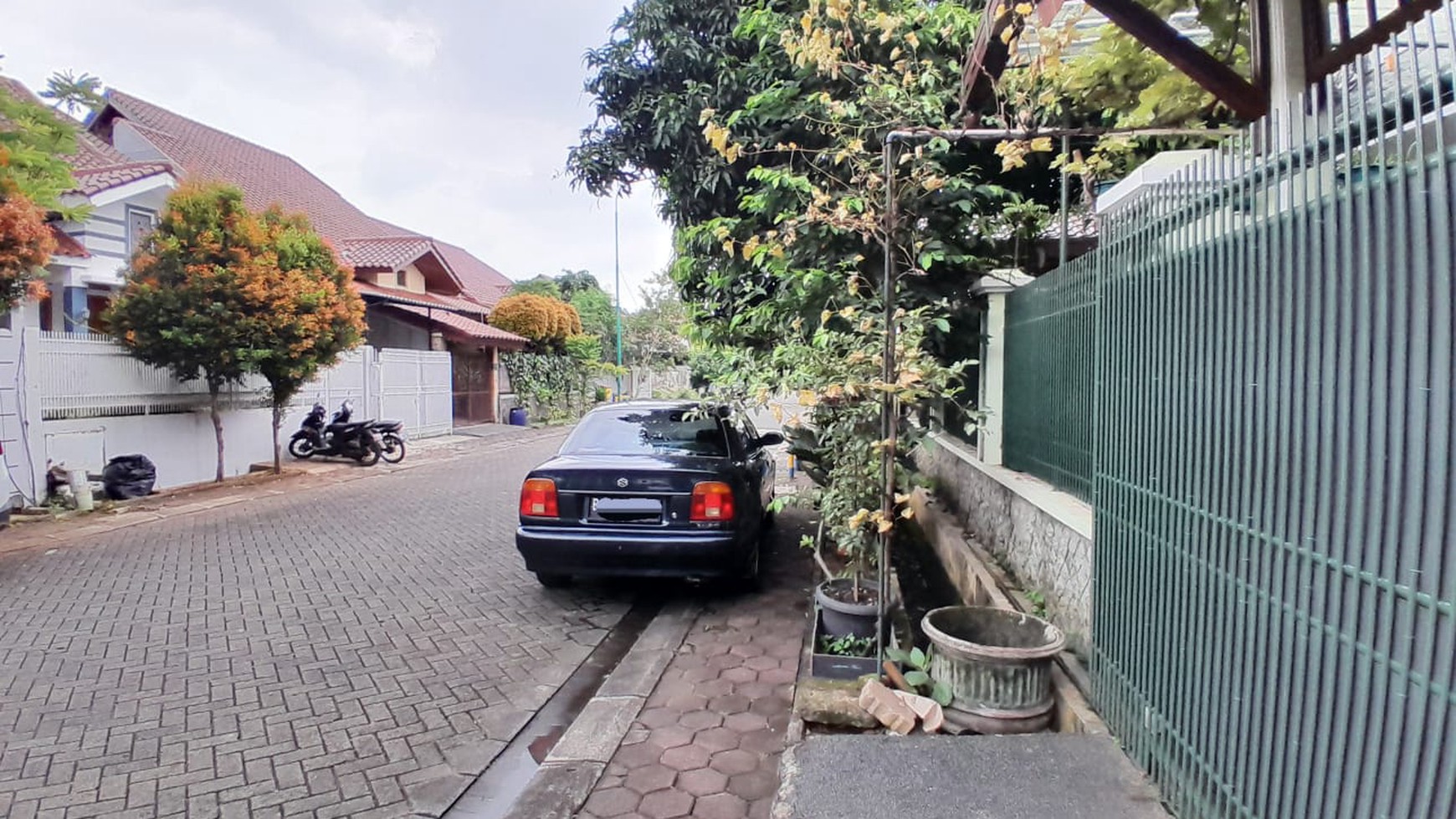 Rumah Elegan di Raffles Hills Dekat Trans Studio Mall Cibubur