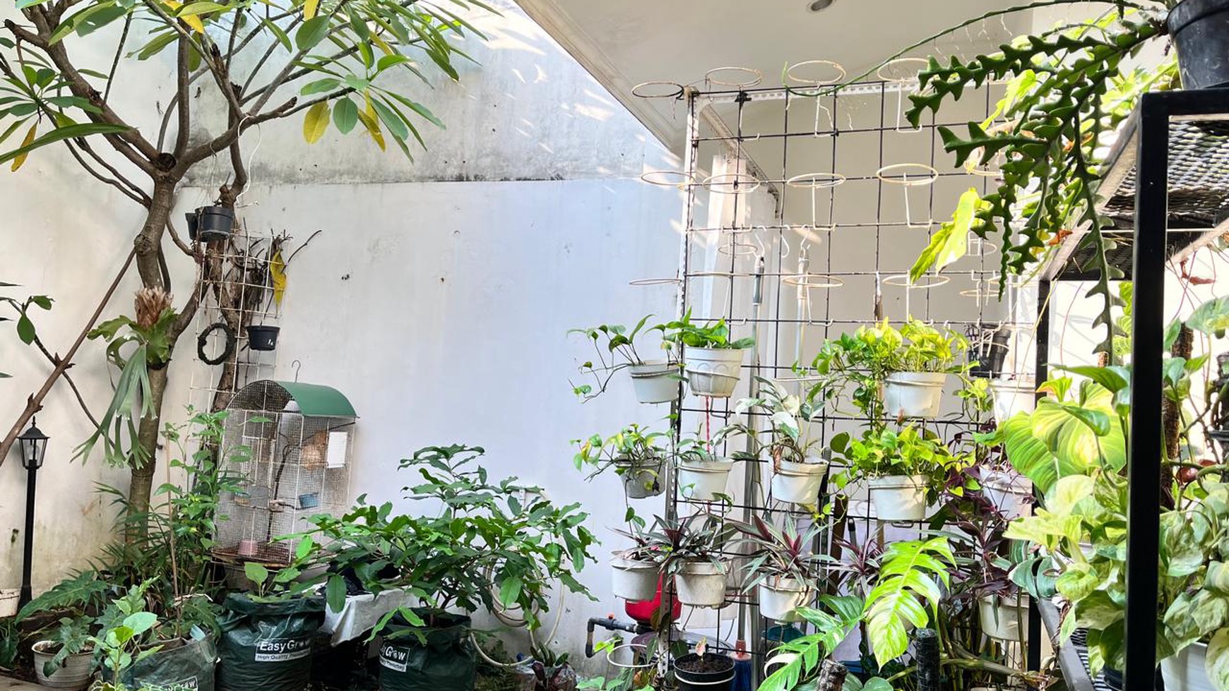 Rumah Nyaman di LEGENDA WISATA Cibubur