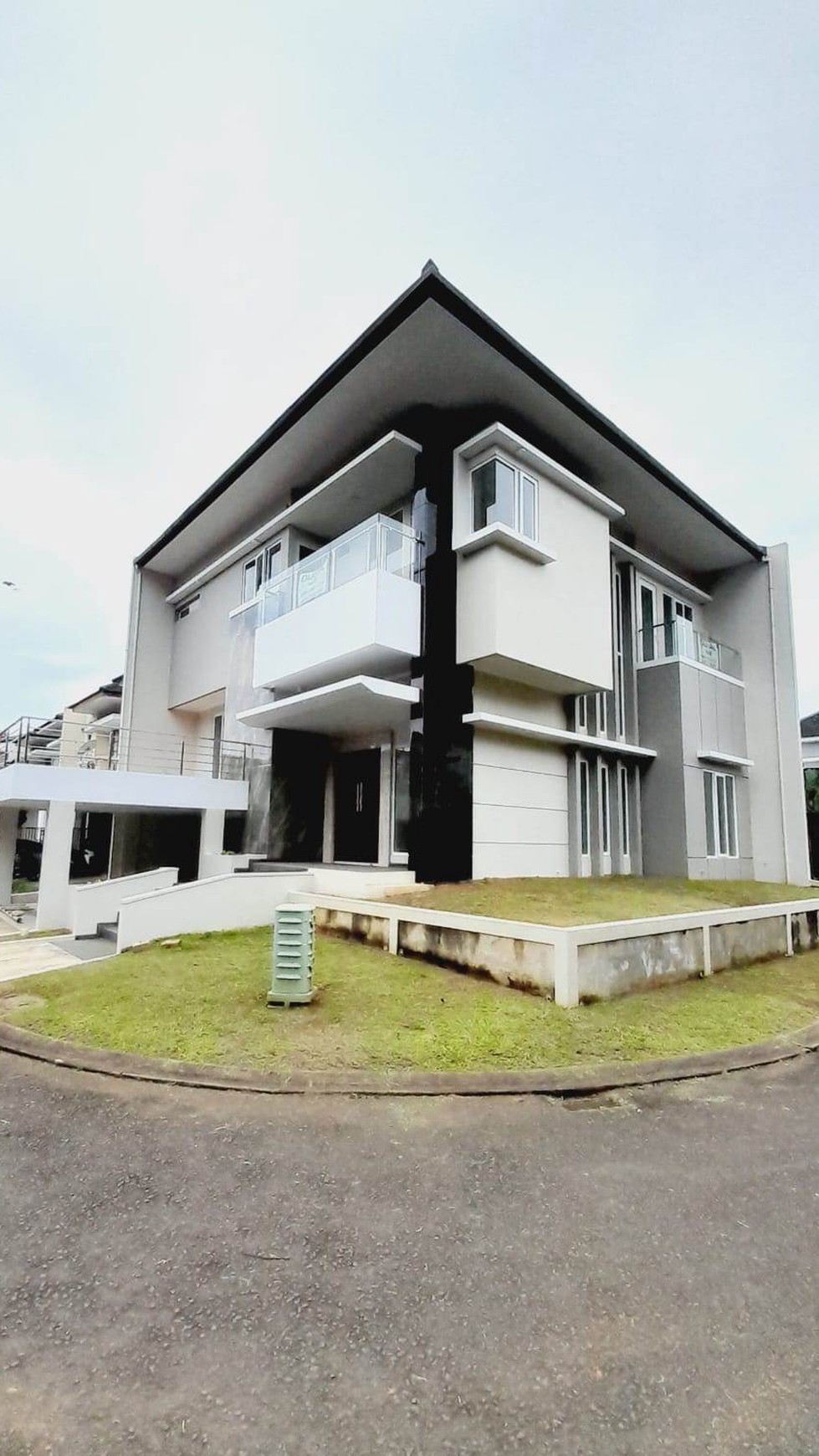 Rumah baru 3 lantai Di The Green BSD 