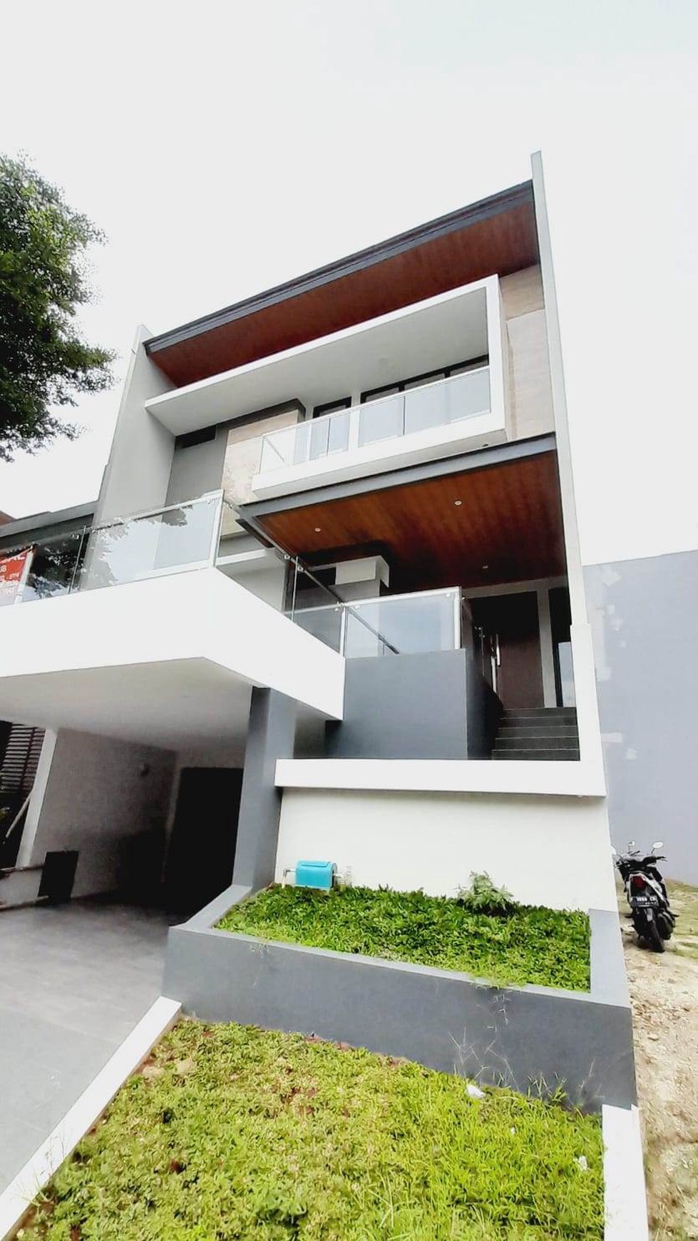 Rumah baru 3 lantai Di The Green BSD 