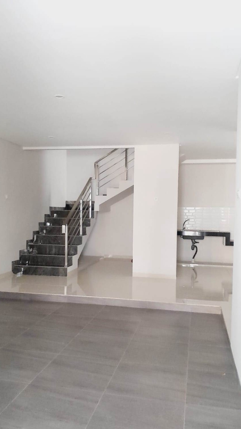 Rumah baru 3 lantai Di The Green BSD 