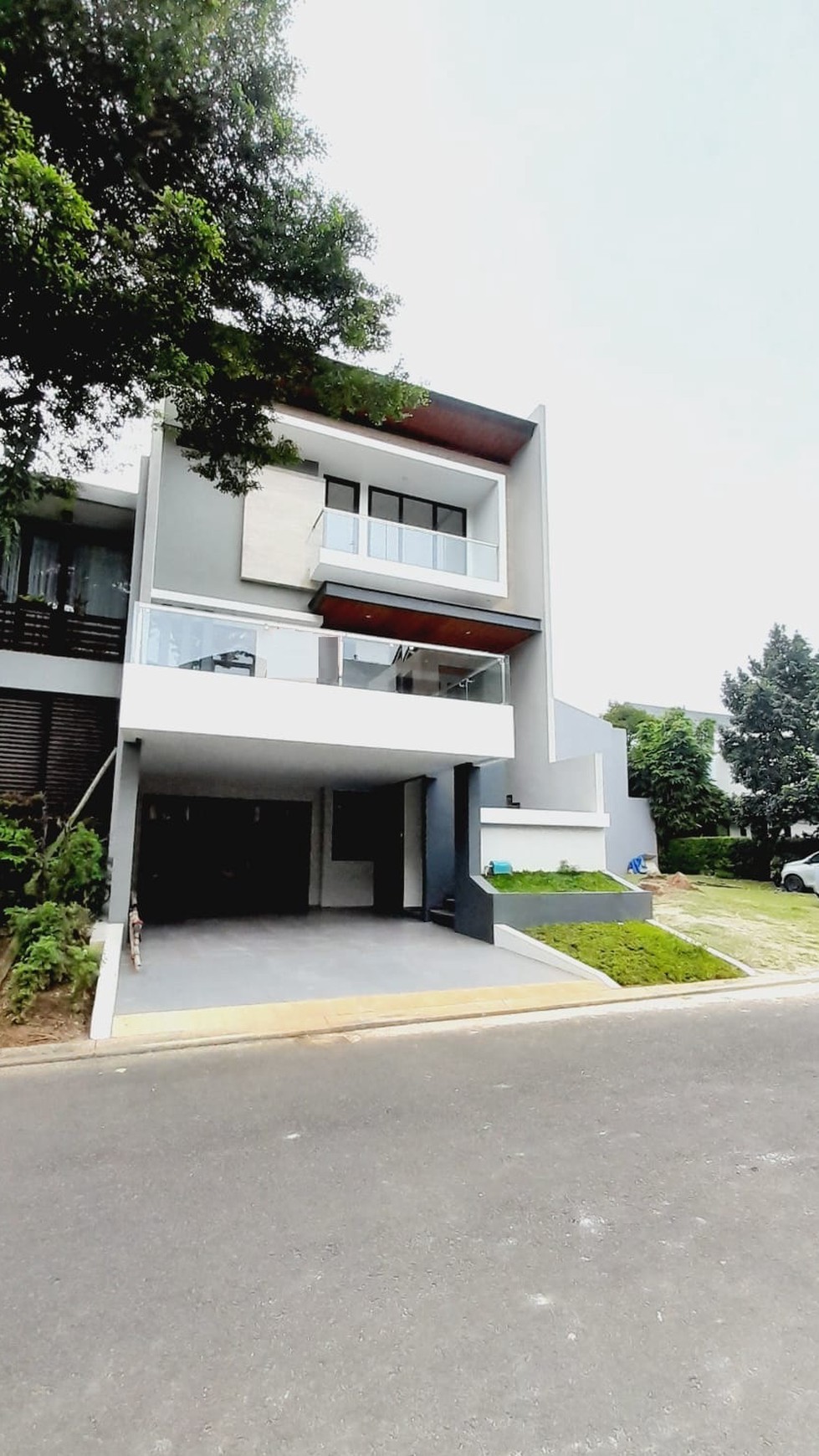 Rumah baru 3 lantai Di The Green BSD 