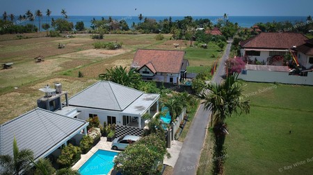 Lovely villa in  central Lovina only 200 meters from the beach