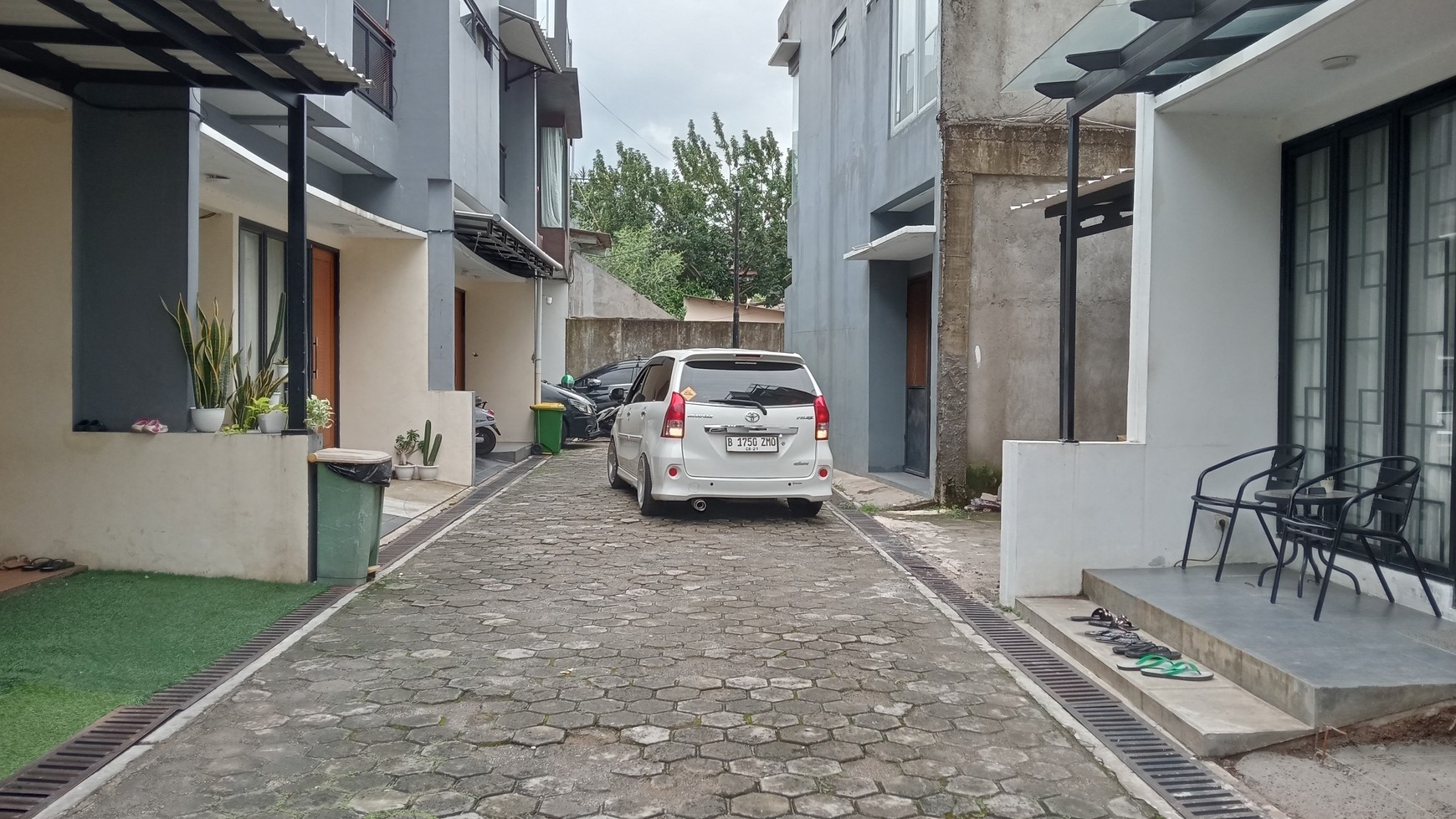Kelapa Dua Depok, Baru, 3 Lantai, Siap Huni, Lokasi Strategis, Bisa Cash/KPR, Harga NEGO