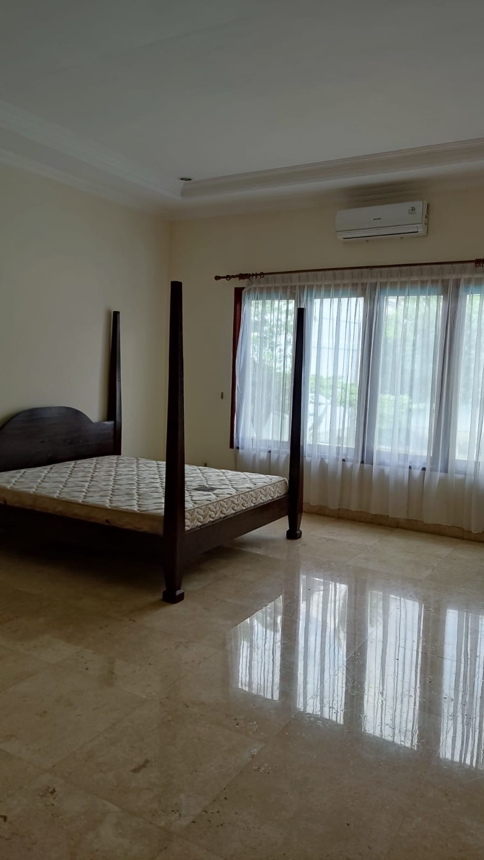 Rumah Satu Tingkat Kemang Utara