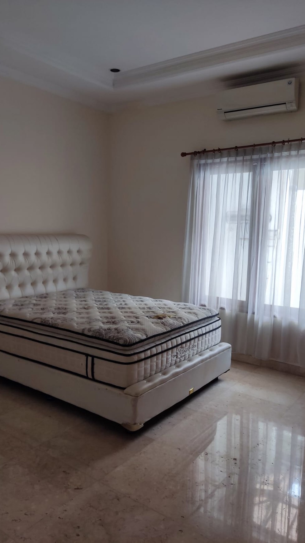 Rumah Satu Tingkat Kemang Utara