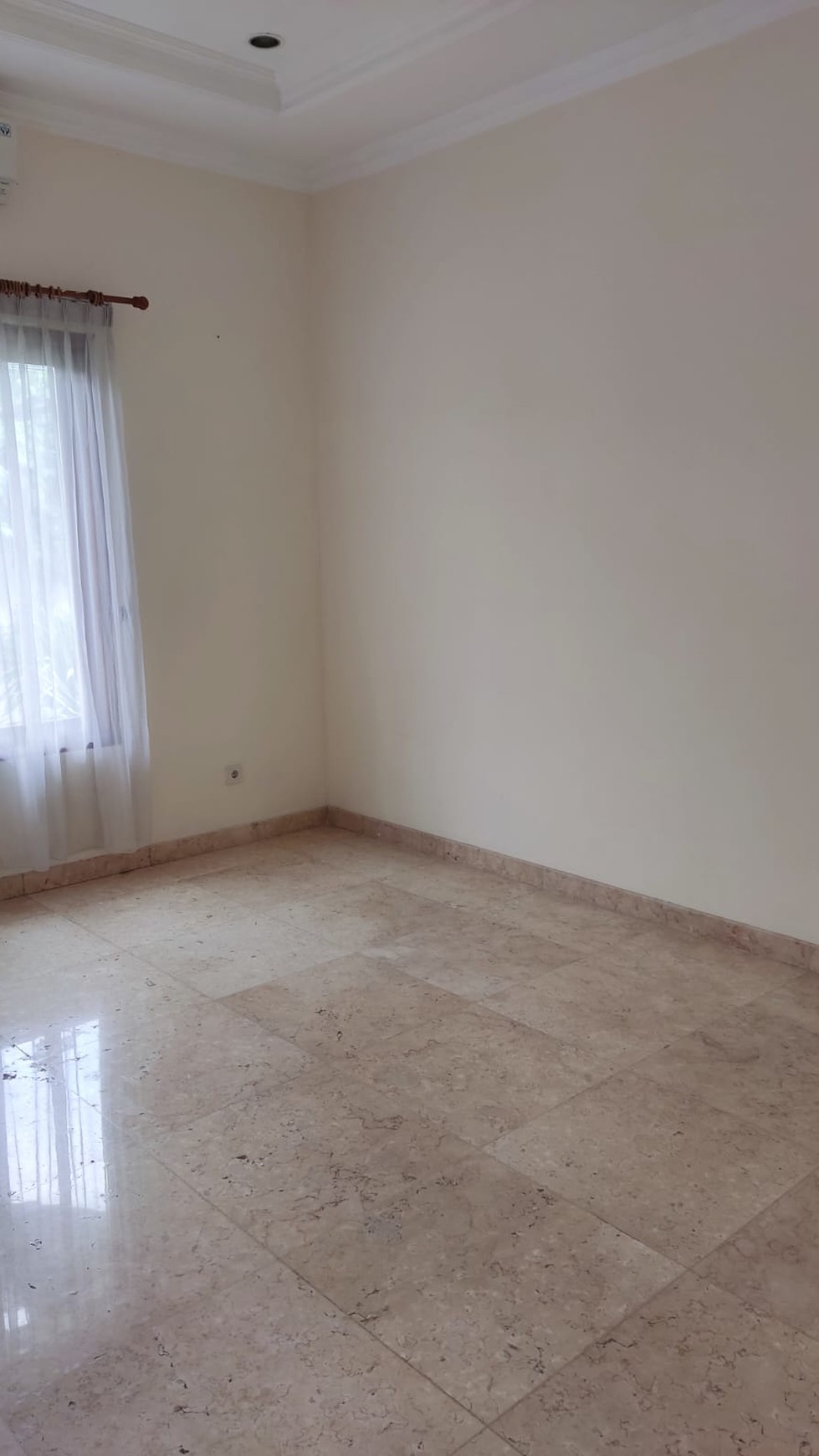 Rumah Satu Tingkat Kemang Utara