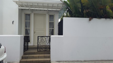 Rumah Dijual di Kemang Barat.. Desain Menarik.. Duo@Kemang