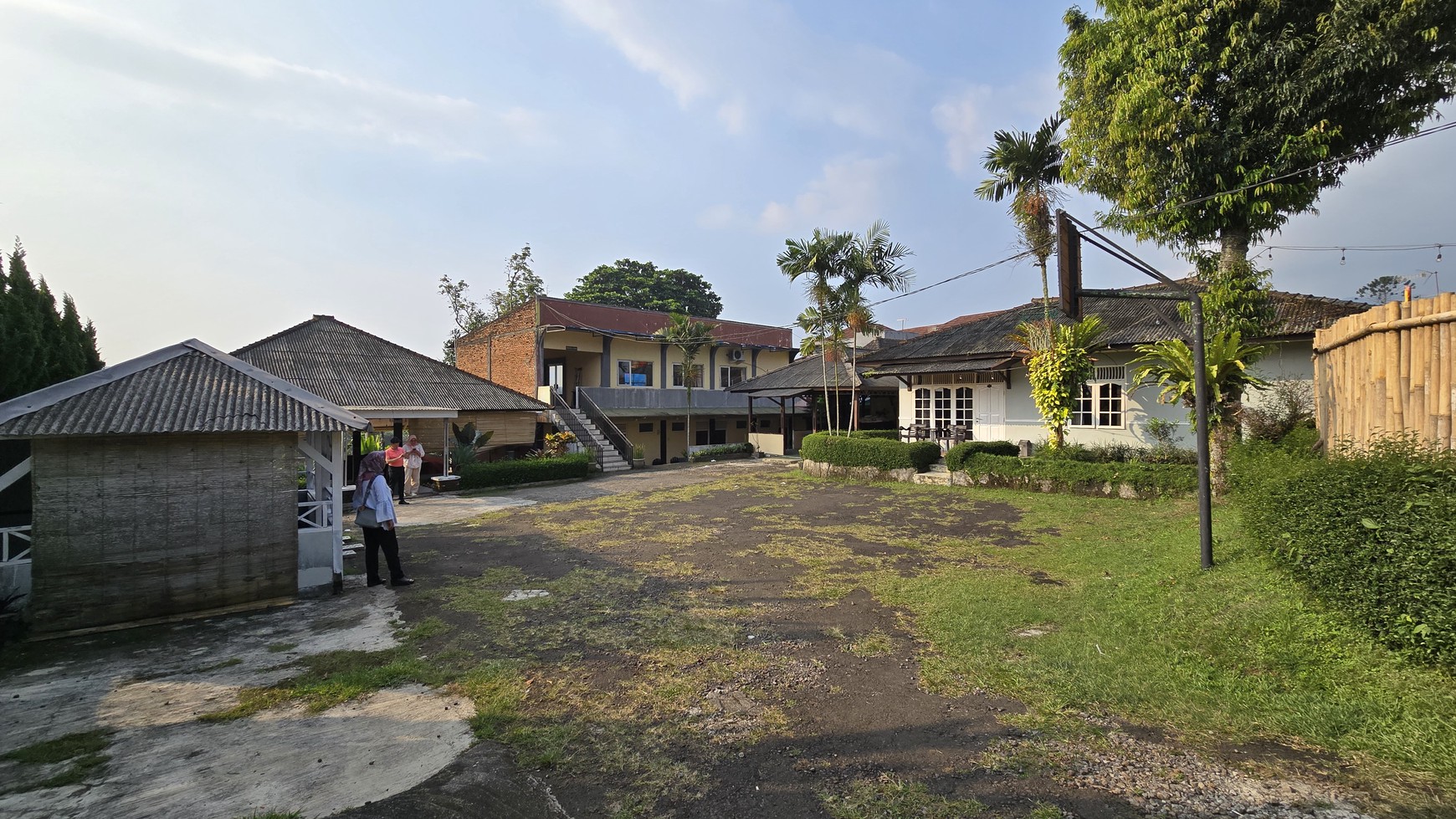 Hotel di Pinggir Jalan Utama Lokasi Strategis di Jl Raya Cipayung, Bogor, Jawa Barat