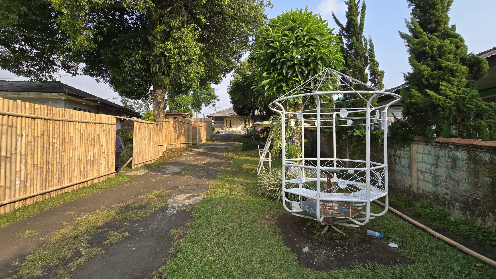 Hotel di Pinggir Jalan Utama Lokasi Strategis di Jl Raya Cipayung, Bogor, Jawa Barat