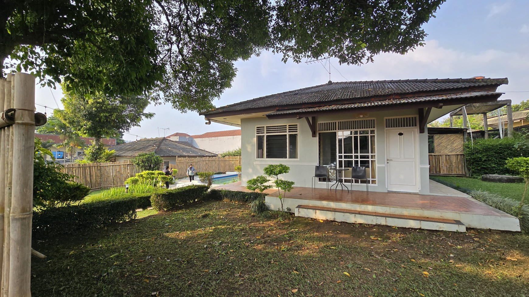 Hotel di Pinggir Jalan Utama Lokasi Strategis di Jl Raya Cipayung, Bogor, Jawa Barat