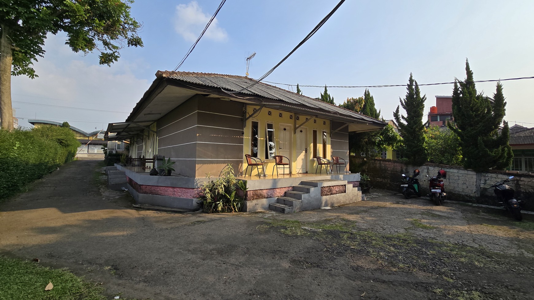Hotel di Pinggir Jalan Utama Lokasi Strategis di Jl Raya Cipayung, Bogor, Jawa Barat