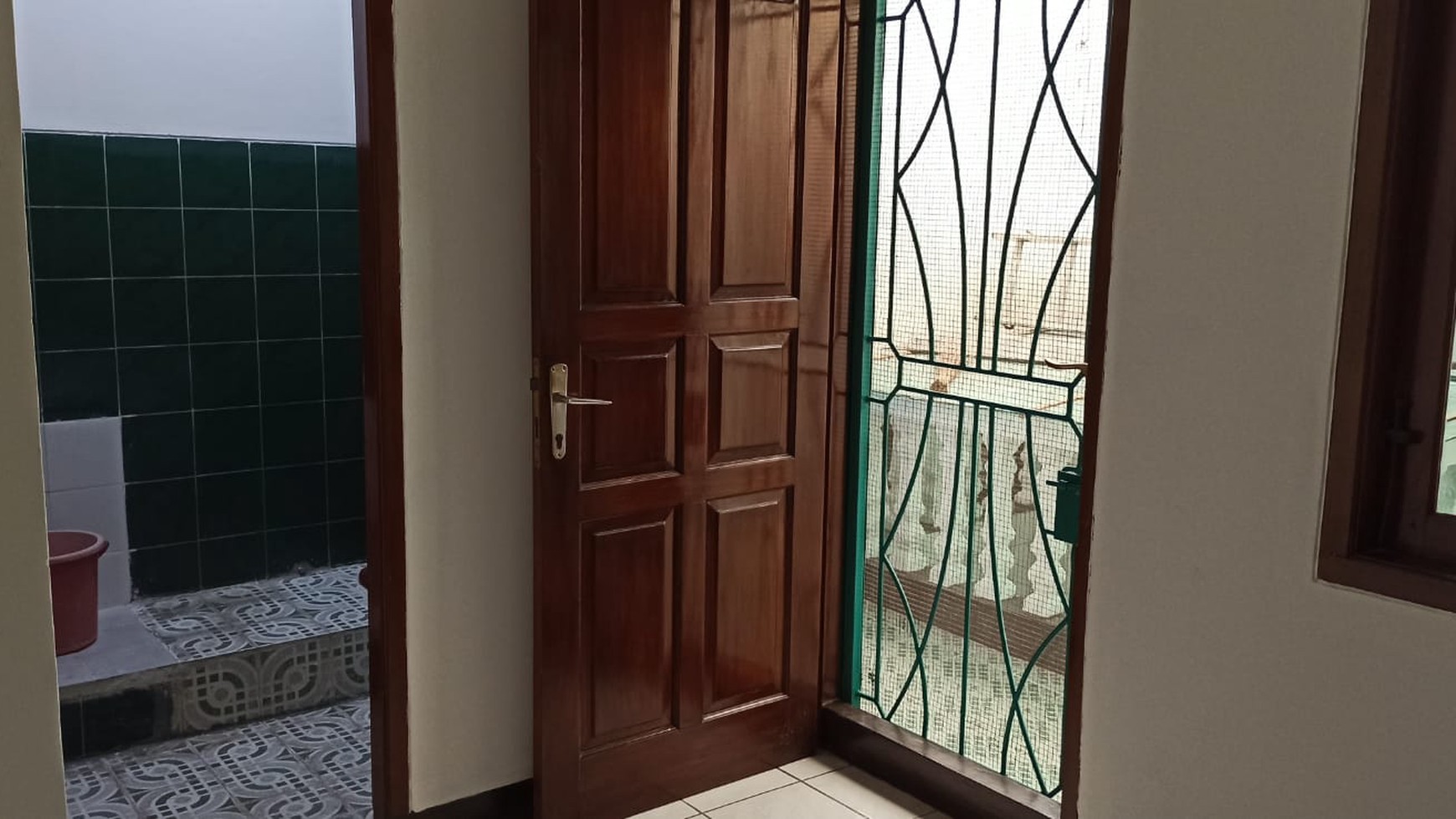 Rumah Nyaman di Jalan Hemat 3, Grogol Petamburan, Jakarta Barat