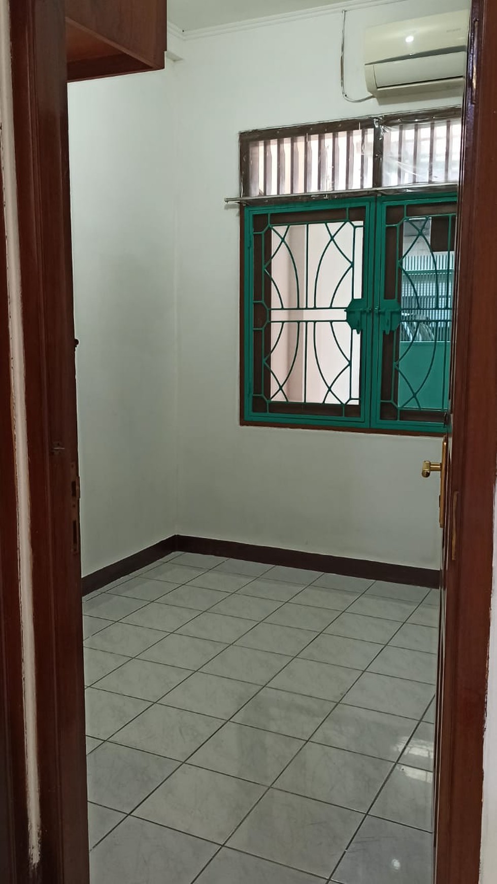Rumah Nyaman di Jalan Hemat 3, Grogol Petamburan, Jakarta Barat