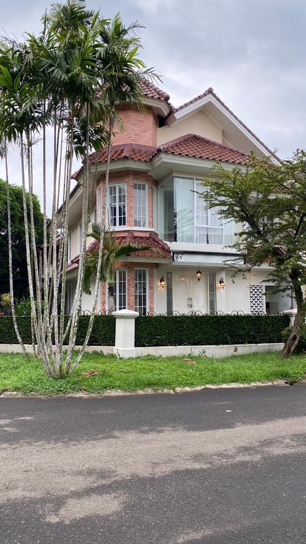jual dan sewa rumah di Gn. durian taman himalaya lippo karawaci Tangerang