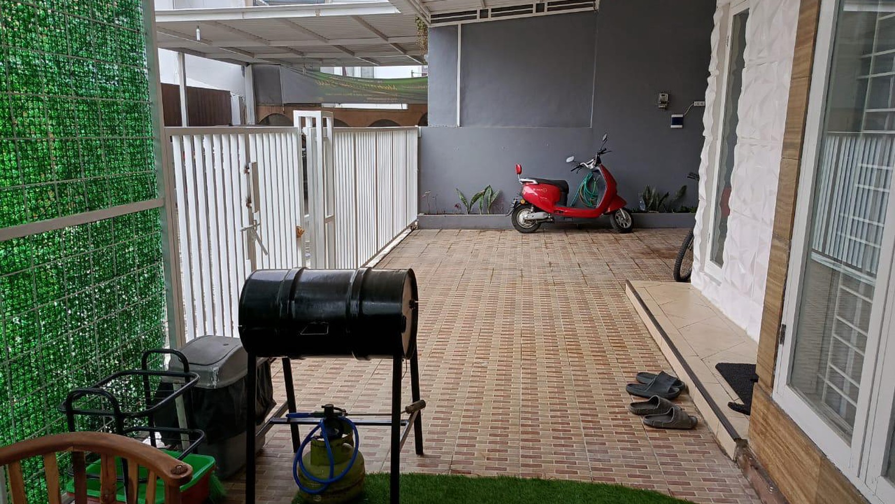 Rumah Kost bagus, Full Furnished, cocok untuk Investasi di Bintaro