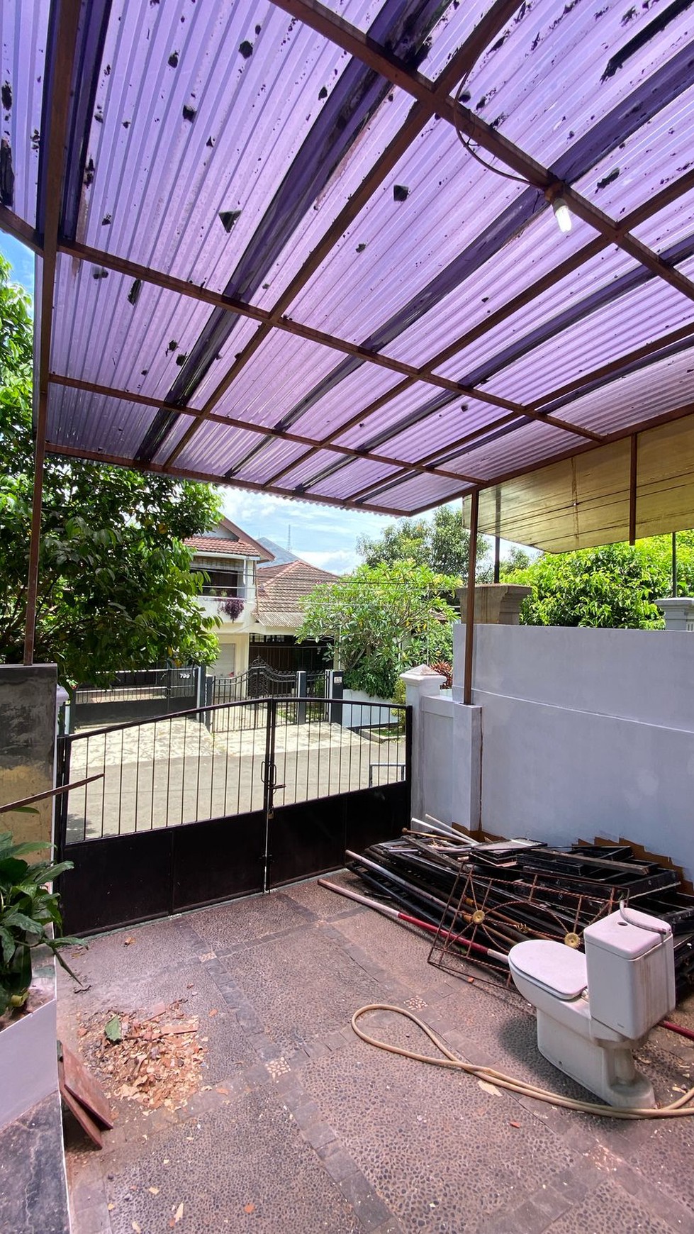 Rumah Mewah Modern dalam Komplek, Selangkah ke Informa Cinere - Dekat ke Tol