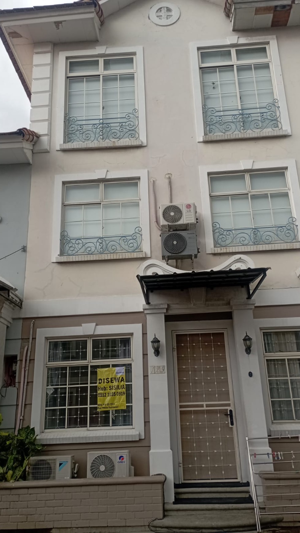 Disewakan Townhouse Taman Paris 3 - Lippo Karawaci Tangerang
