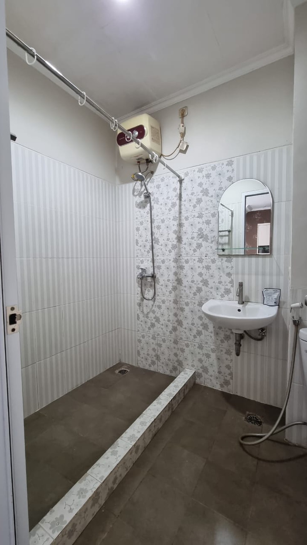 Disewakan Townhouse Taman Paris 3 - Lippo Karawaci Tangerang