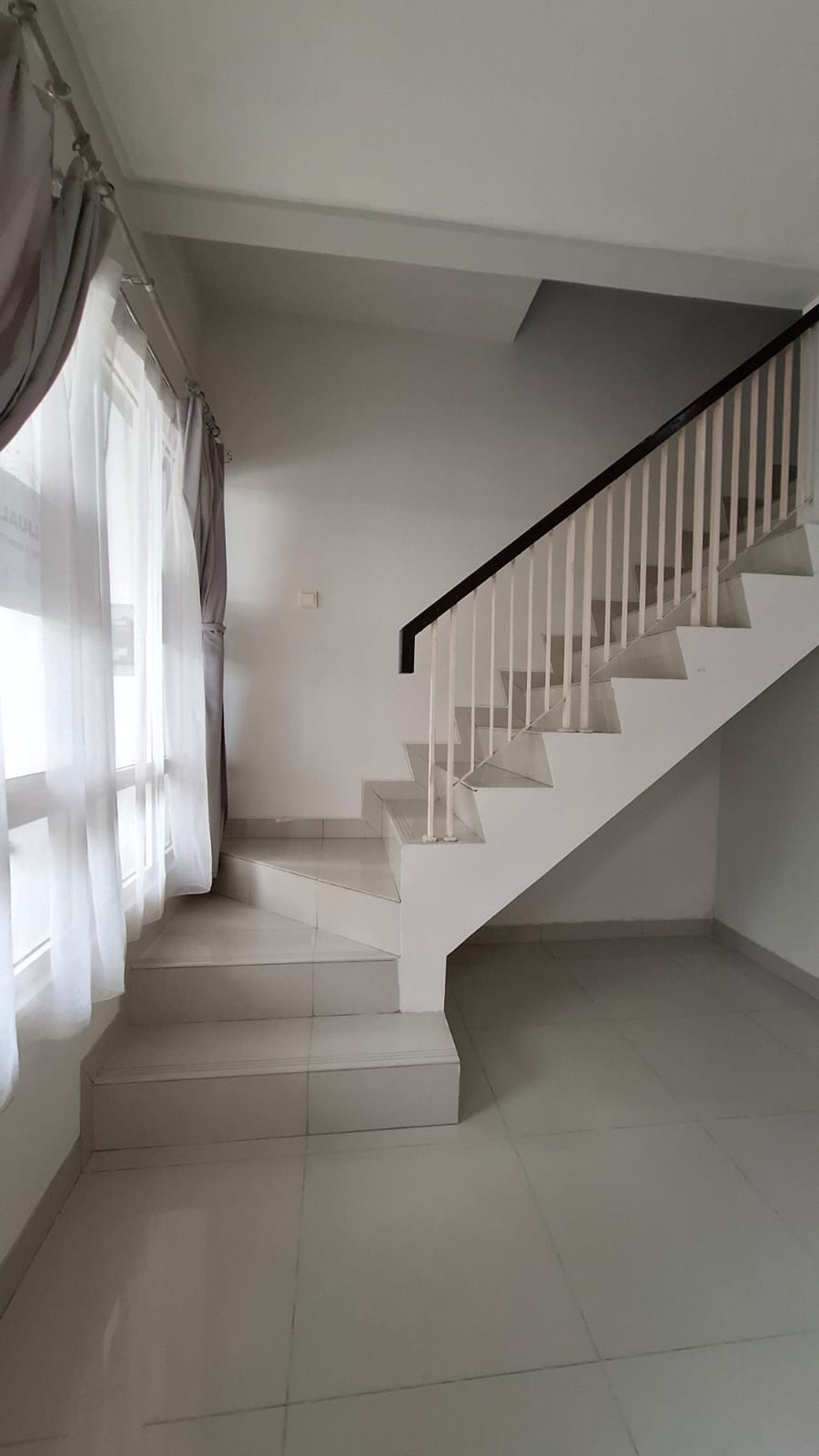 Rumah,lokasi ok, jalan lebar,bagus di BSD