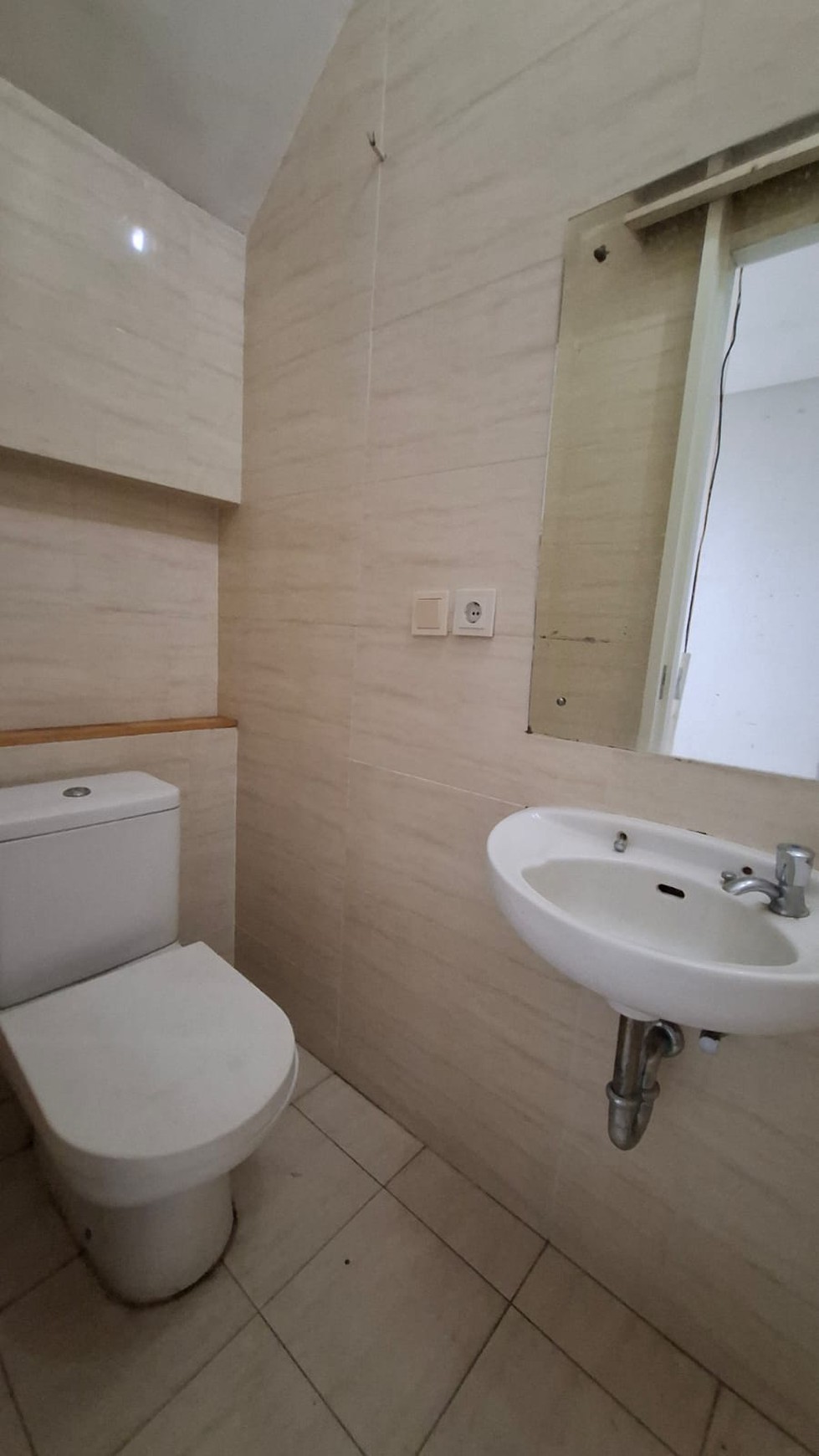 Rumah,lokasi ok, jalan lebar,bagus di BSD