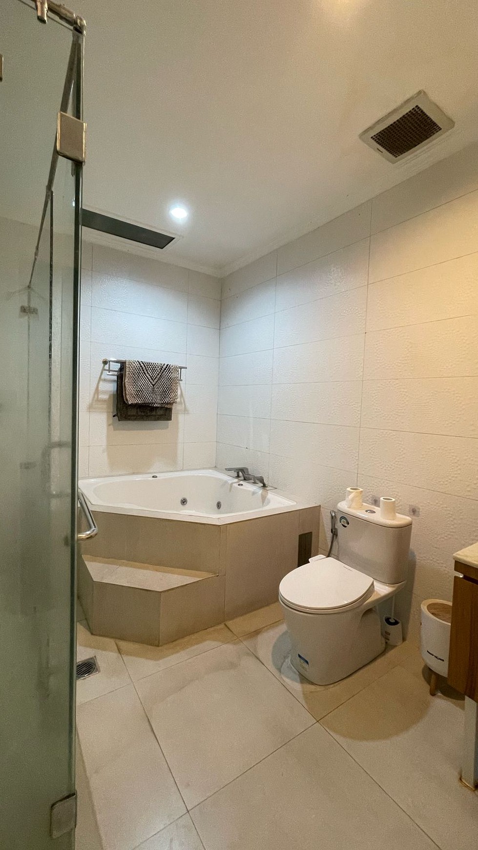 Rumah Bagus,lingkungan oke di Bintaro 9