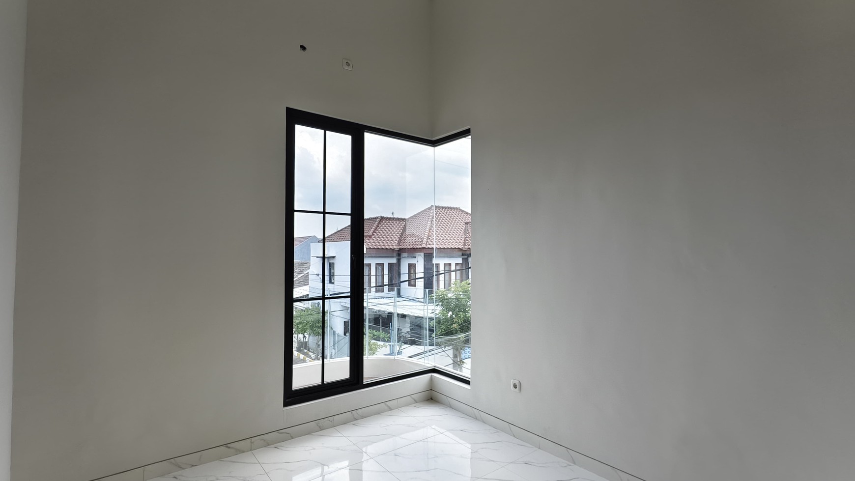 Rumah Modern di Rungkut Mapan Tengah Surabaya Timur