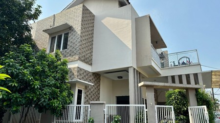 Rumah Sudut Bagus 2 Lantai di Bintaro. Bebas Banjir.