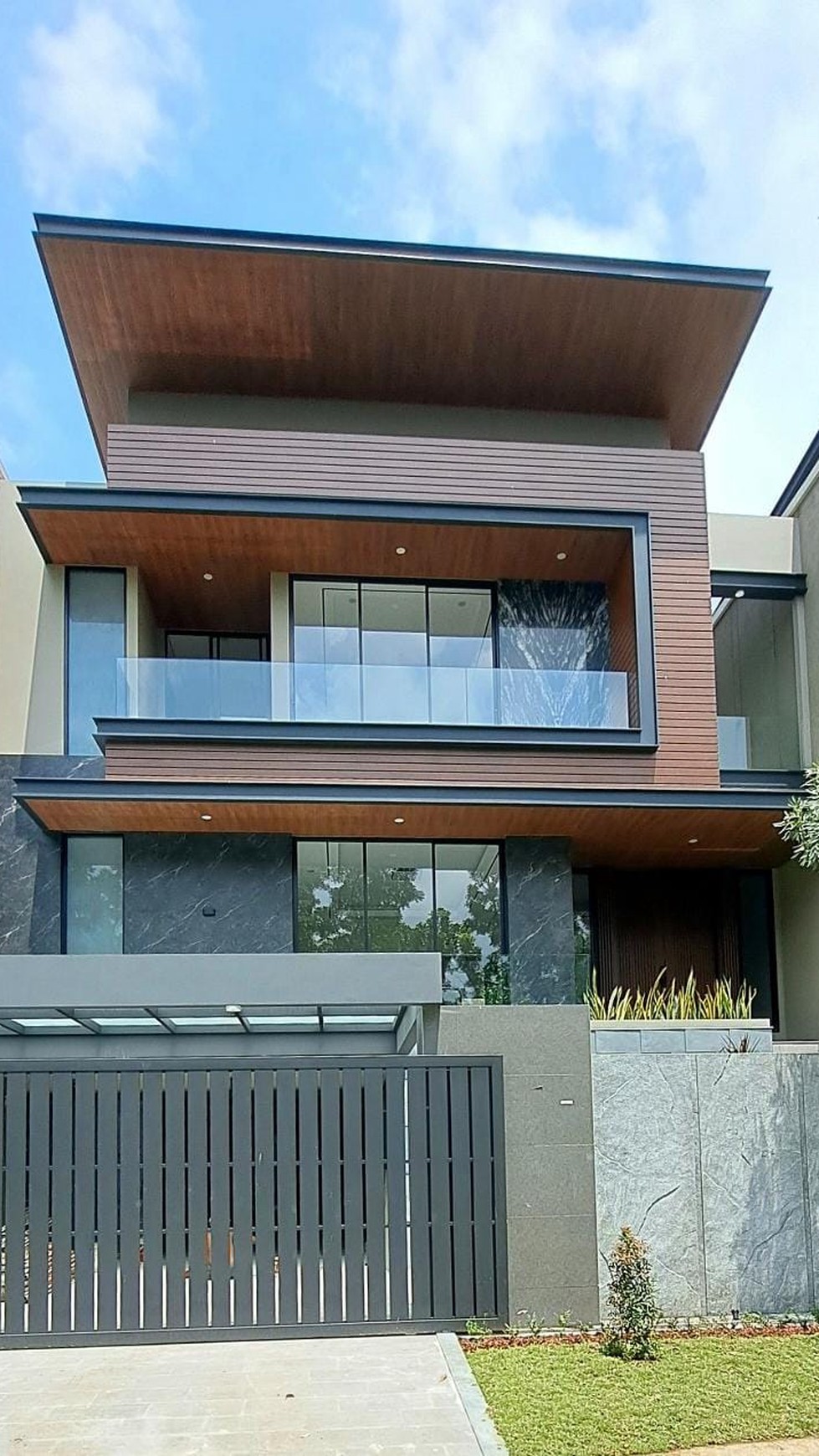Rumah Baru Citraland Surabaya Barat Newton Hill - Taman Golf - Raffles Garden - Waterfront - Eastwood dekat Pakuwon Indah, Graha Family, Dian Istana, Bukit Darmo Golf