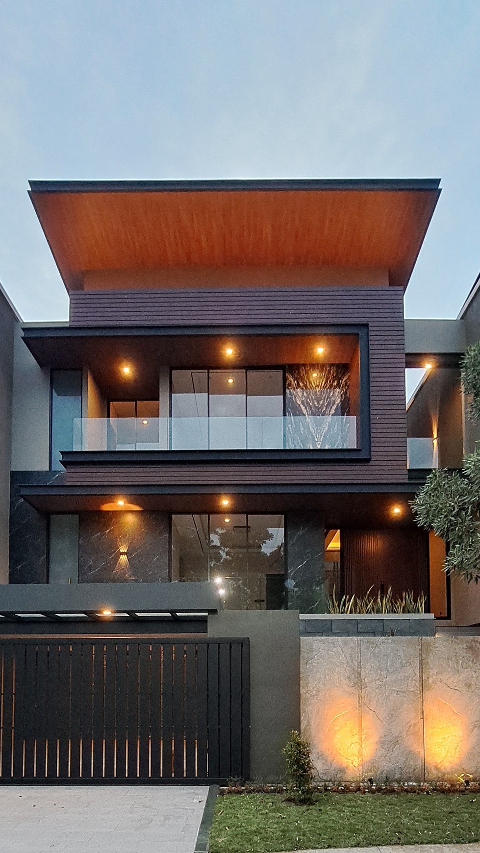 Rumah Baru Citraland Surabaya Barat Newton Hill - Taman Golf - Raffles Garden - Waterfront - Eastwood dekat Pakuwon Indah, Graha Family, Dian Istana, Bukit Darmo Golf