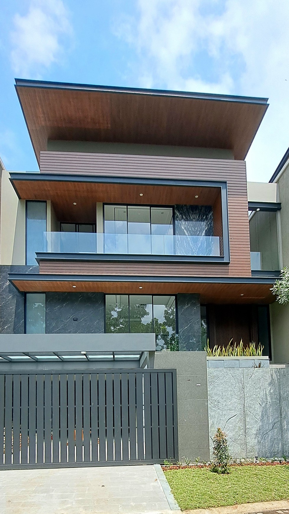Rumah Baru Citraland Surabaya Barat Newton Hill - Taman Golf - Raffles Garden - Waterfront - Eastwood dekat Pakuwon Indah, Graha Family, Dian Istana, Bukit Darmo Golf