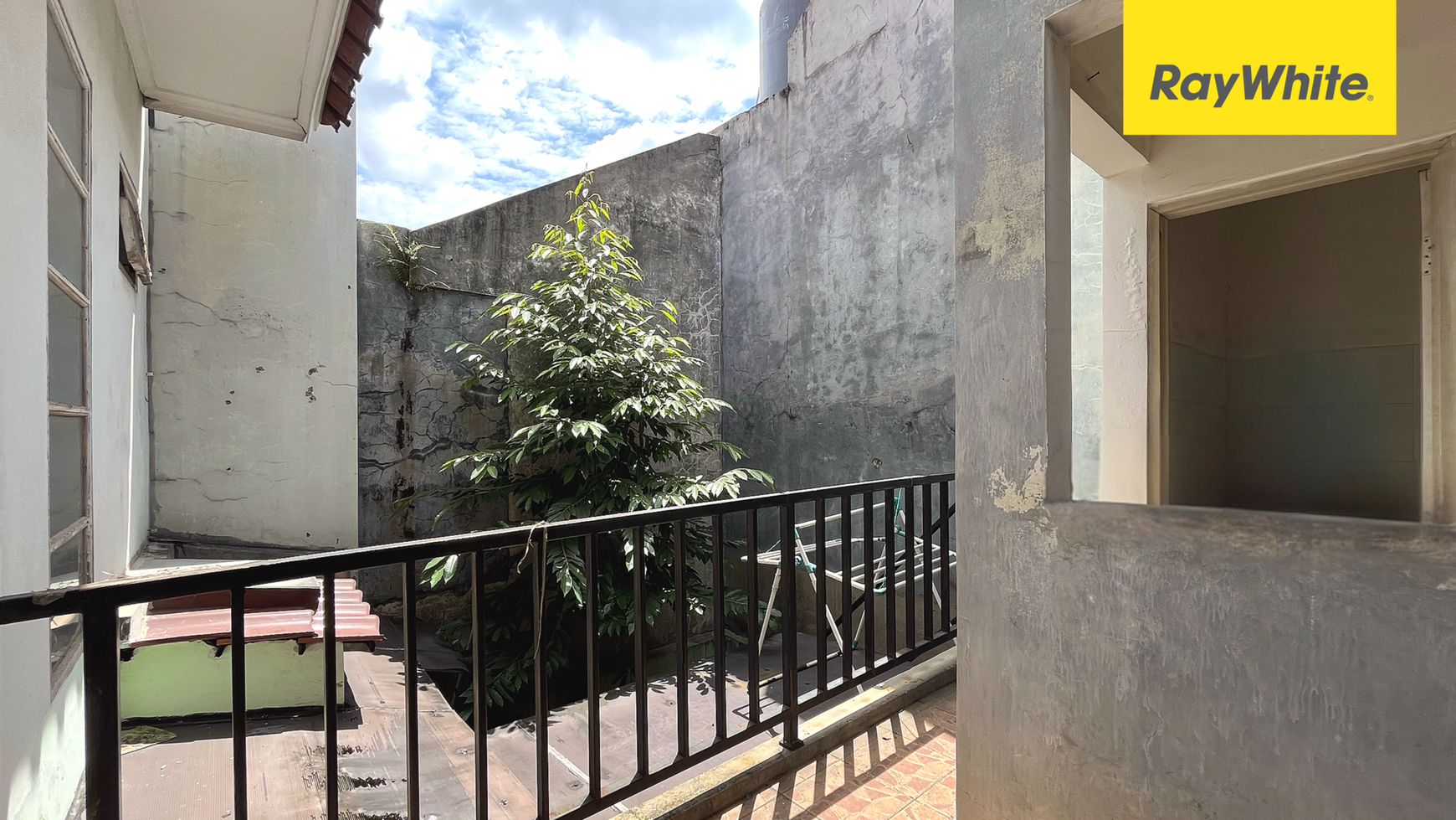 Rumah di Legenda Wisata, Cibubur