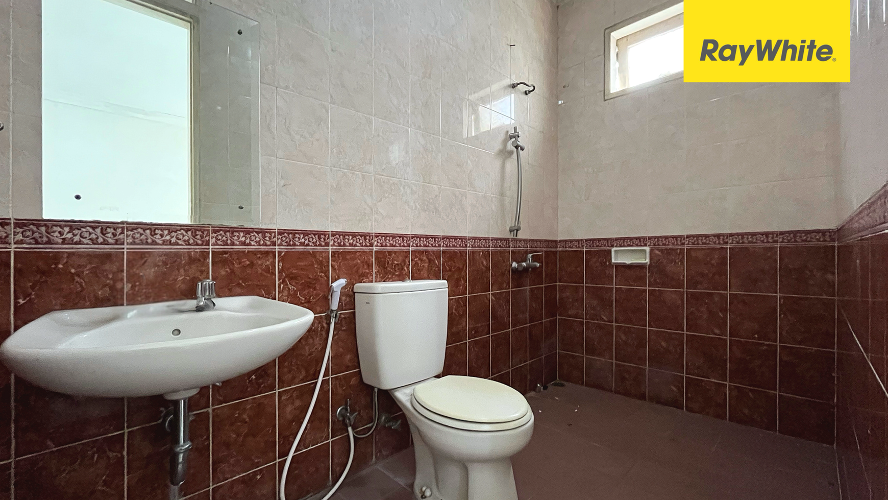 Rumah di Legenda Wisata, Cibubur