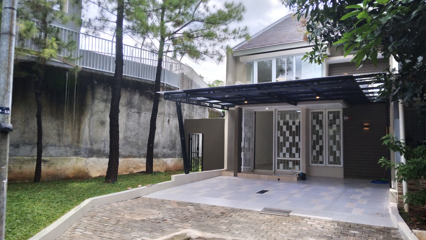 Rumah cantik siap huni kuldesak dalam cluster di Citra Grand Cibubur