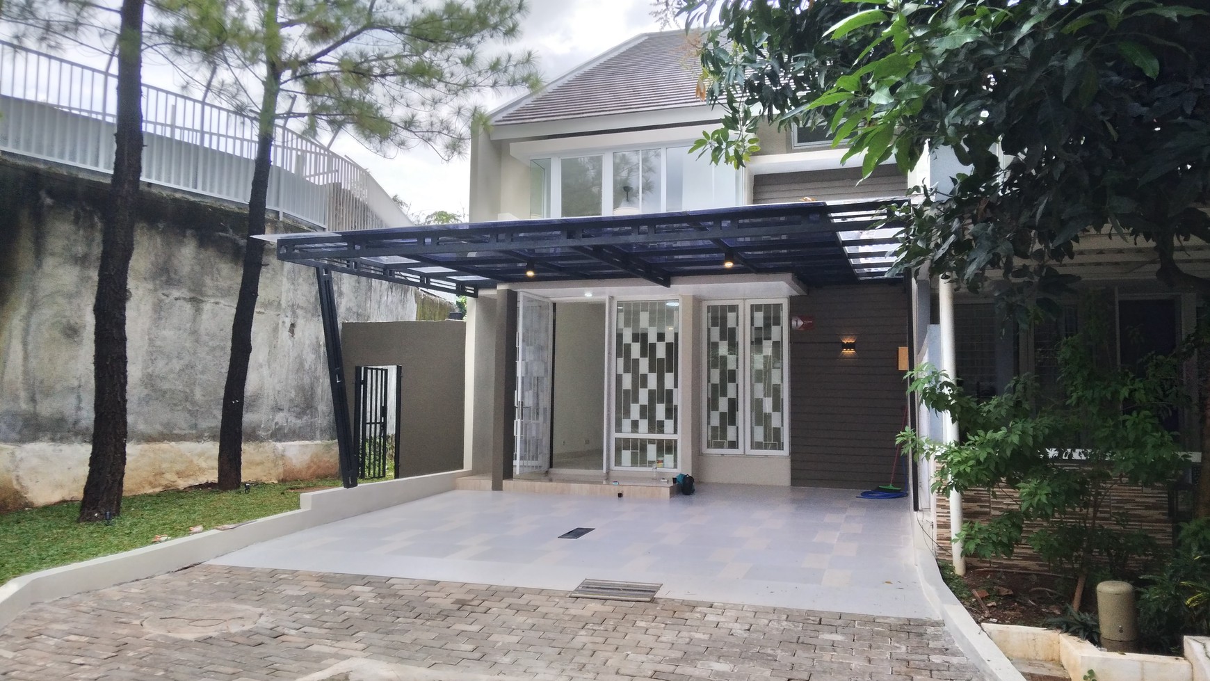 Rumah cantik siap huni kuldesak dalam cluster di Citra Grand Cibubur