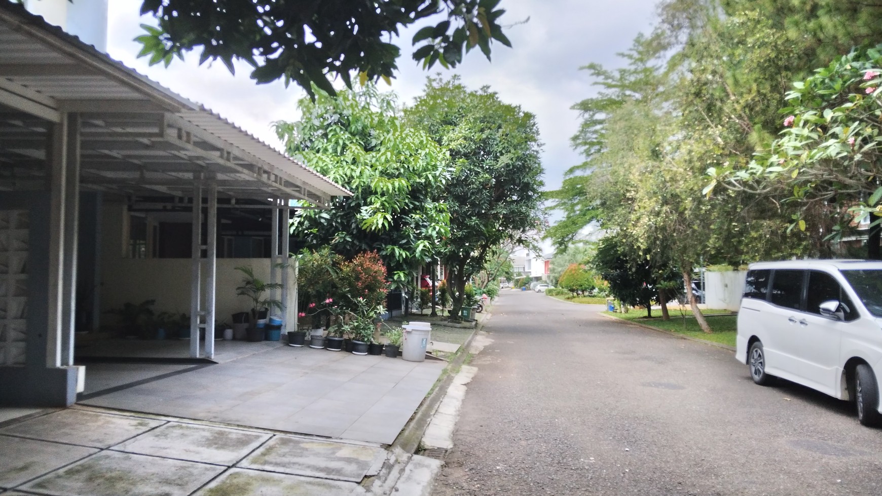 Rumah cantik siap huni kuldesak dalam cluster di Citra Grand Cibubur