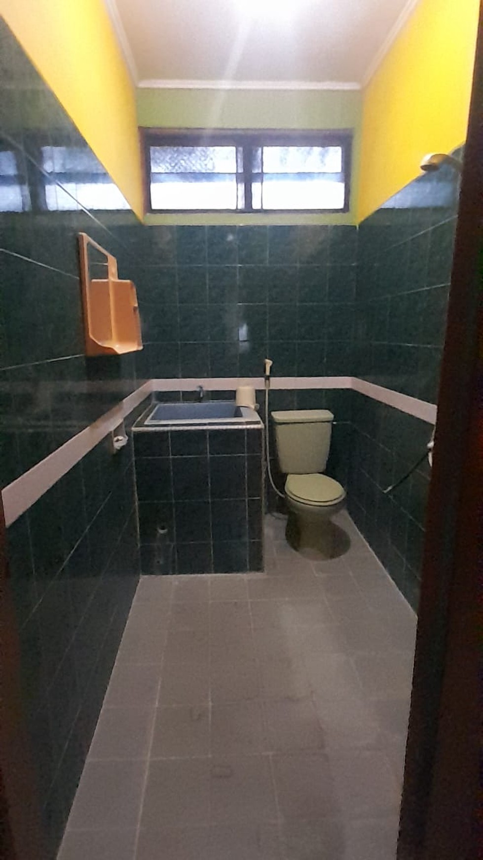 Rumah Mewah Hoek Siap Huni Komplek Kranggan Permai Bekasi