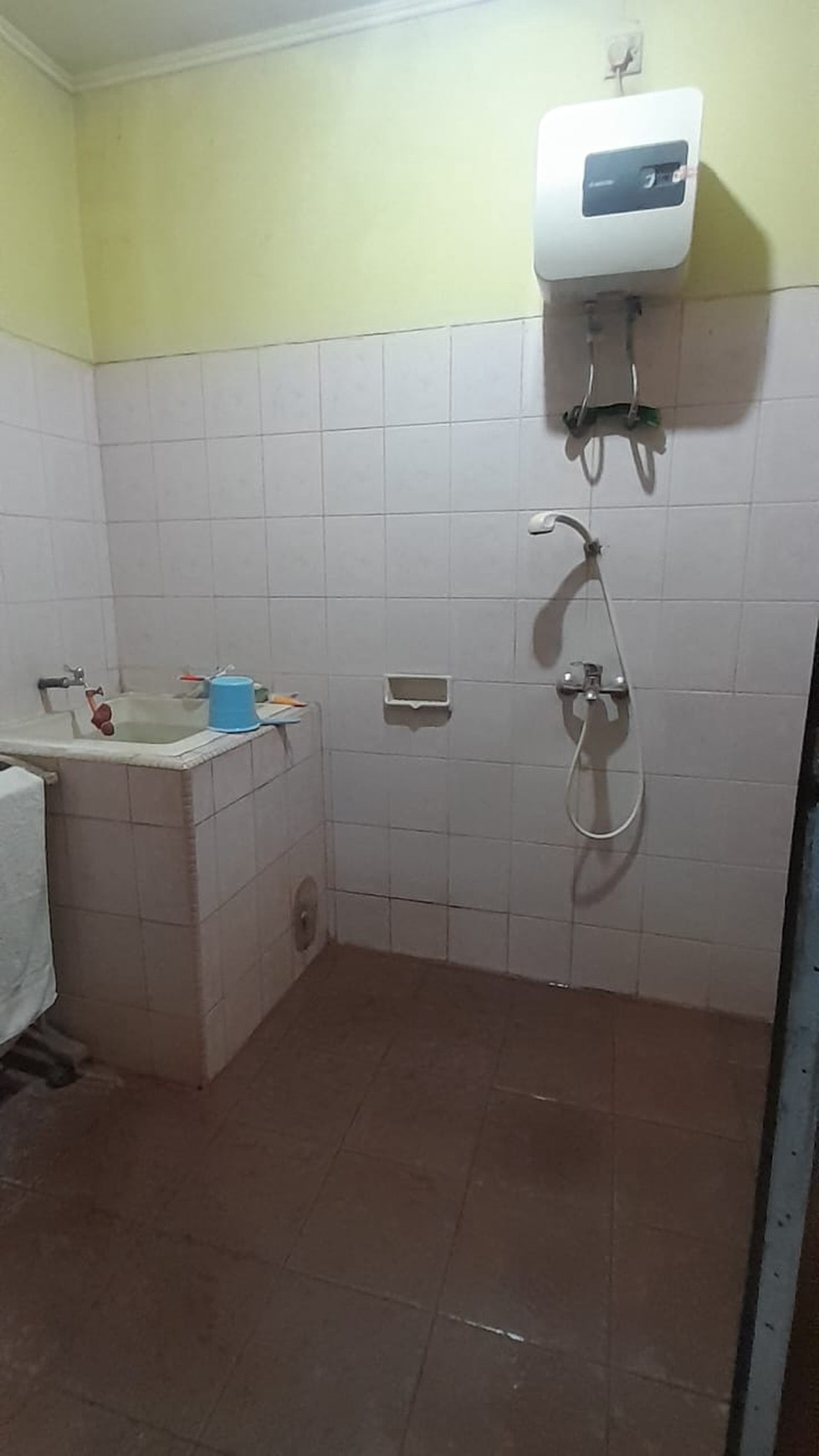 Rumah Mewah Hoek Siap Huni Komplek Kranggan Permai Bekasi