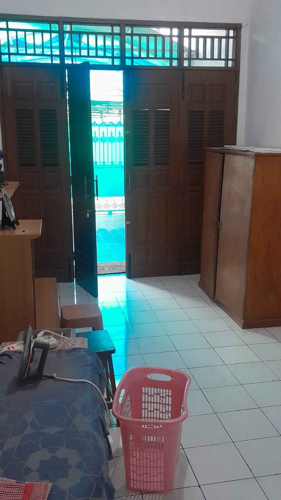 Rumah Mewah Hoek Siap Huni Komplek Kranggan Permai Bekasi