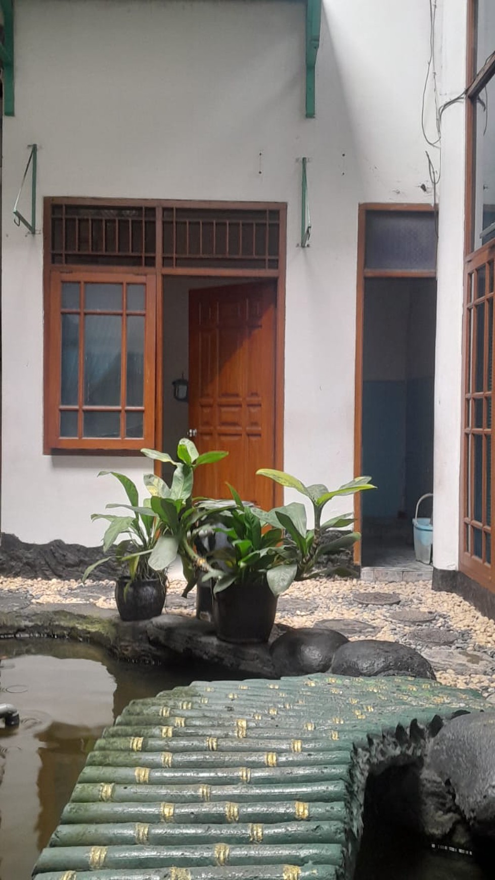 Rumah Mewah Hoek Siap Huni Komplek Kranggan Permai Bekasi