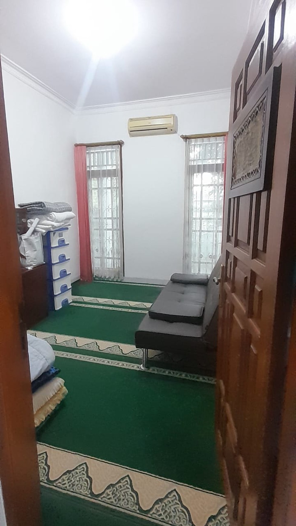 Rumah Mewah Hoek Siap Huni Komplek Kranggan Permai Bekasi