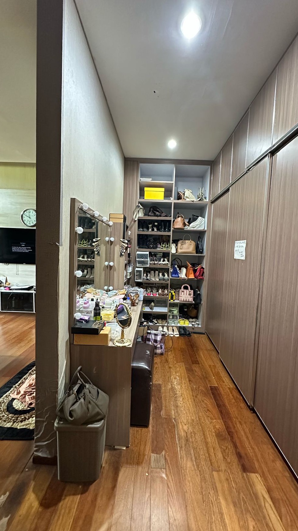 Rumah Megah Modern Siap Huni dan Hunian Nyaman @Sektor 9, Bintaro.