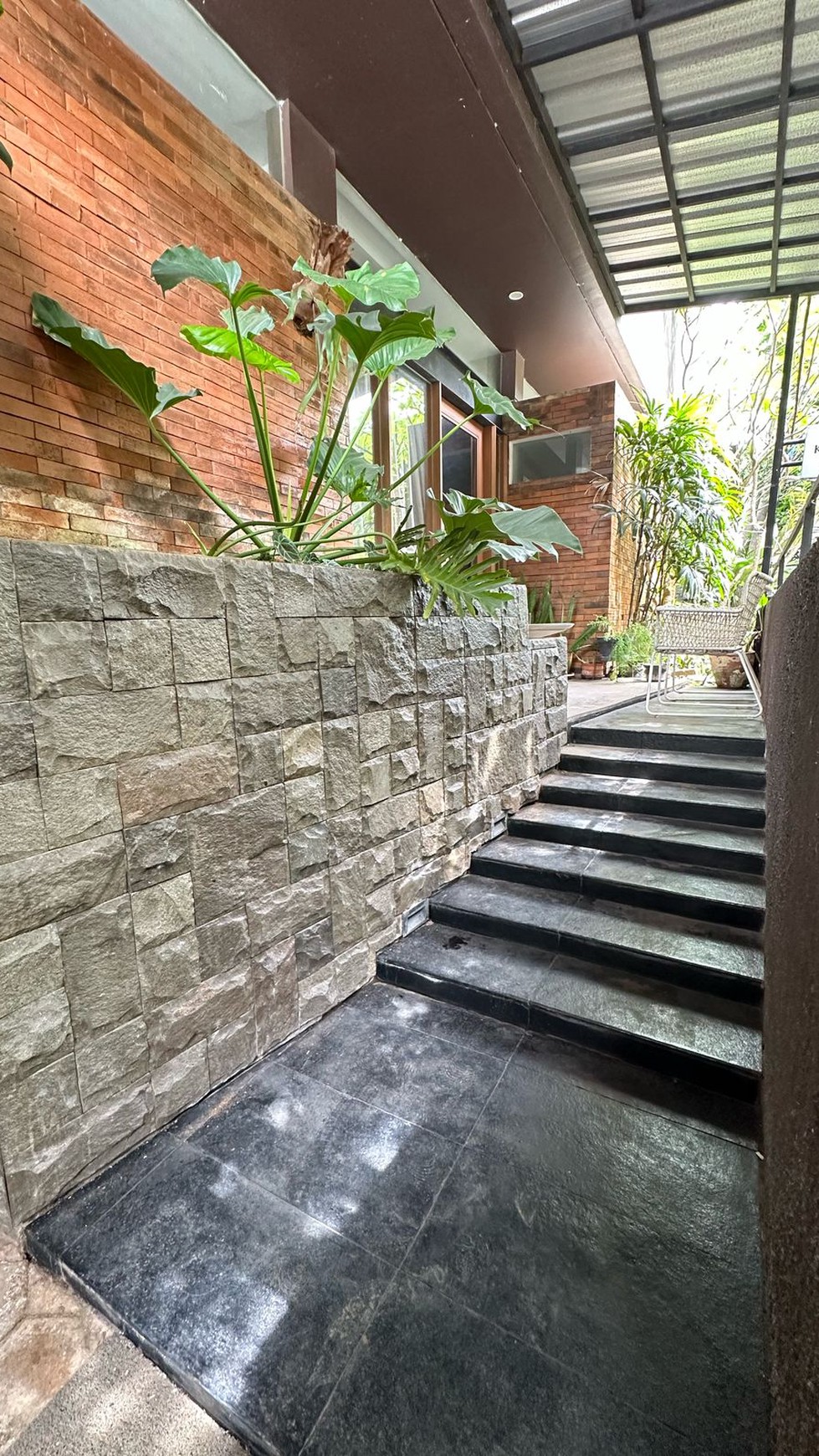 Rumah Megah Modern Siap Huni dan Hunian Nyaman @Sektor 9, Bintaro.
