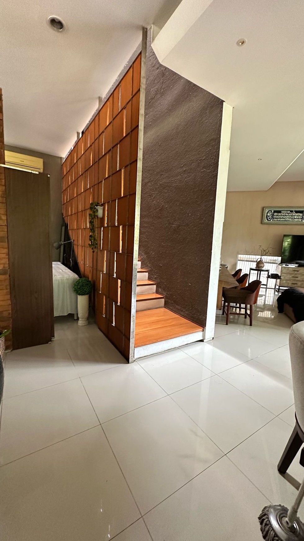 Rumah Megah Modern Siap Huni dan Hunian Nyaman @Sektor 9, Bintaro.
